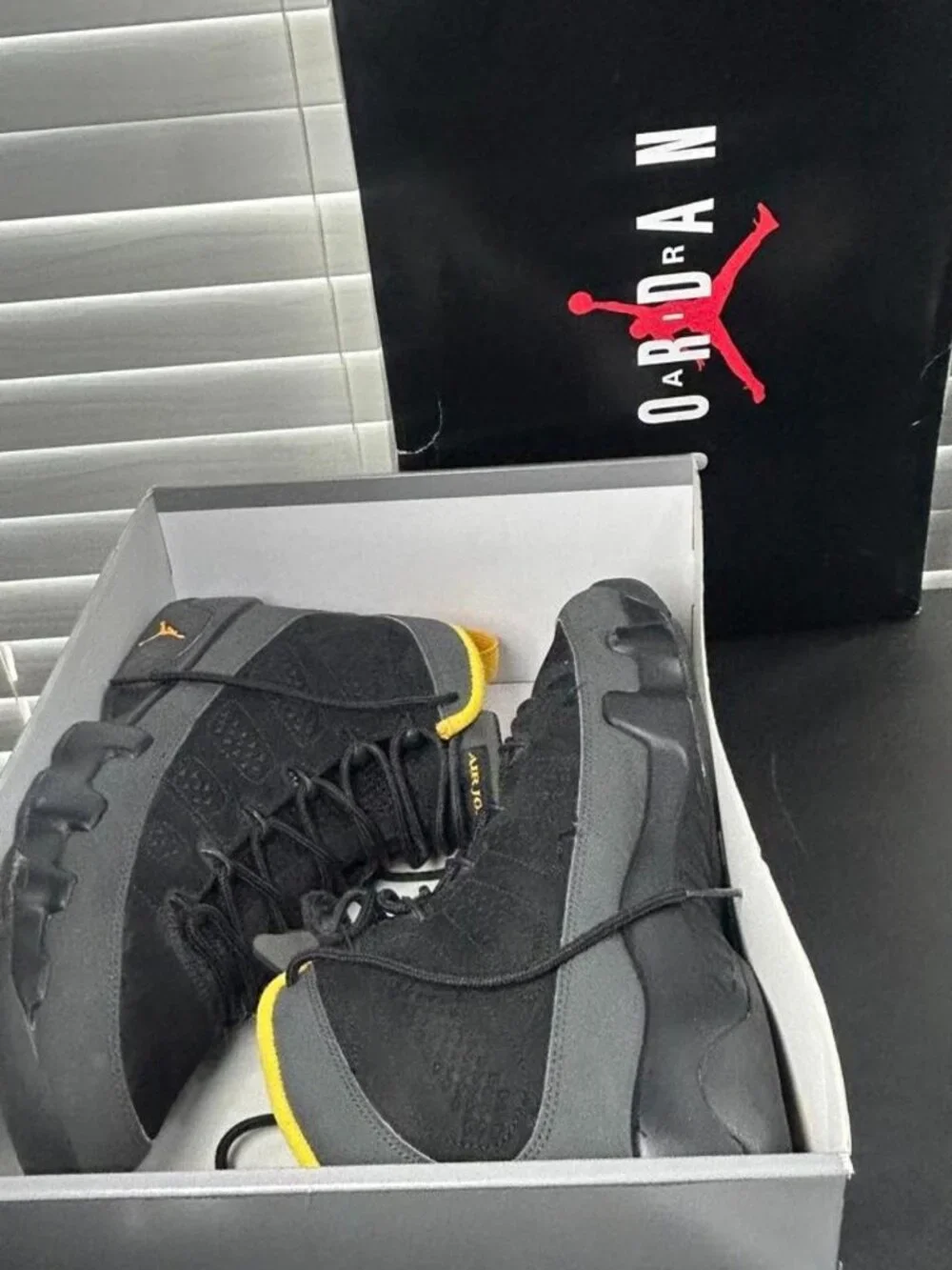 Air Jordan 9 Retro University Gold Black Size 11 CT8019-070